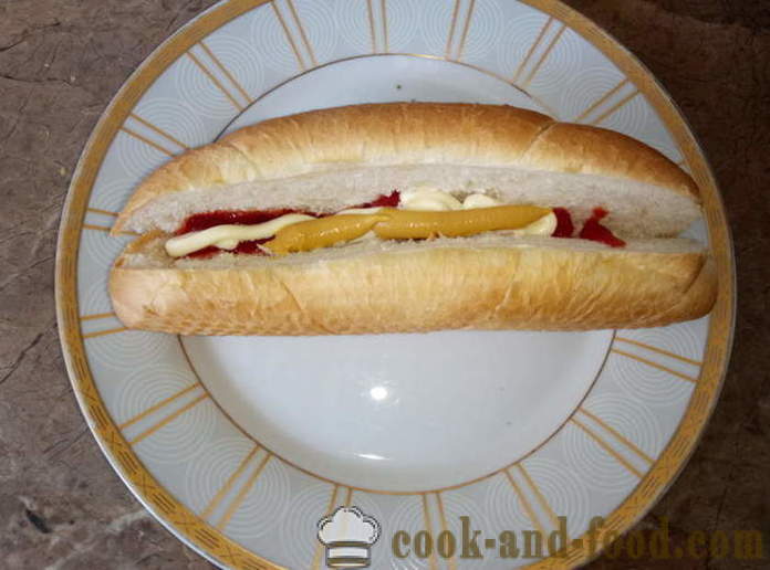 Délicieux hot-dogs avec des saucisses et des légumes - comment faire un hot-dog à la maison, photos étape par étape recette
