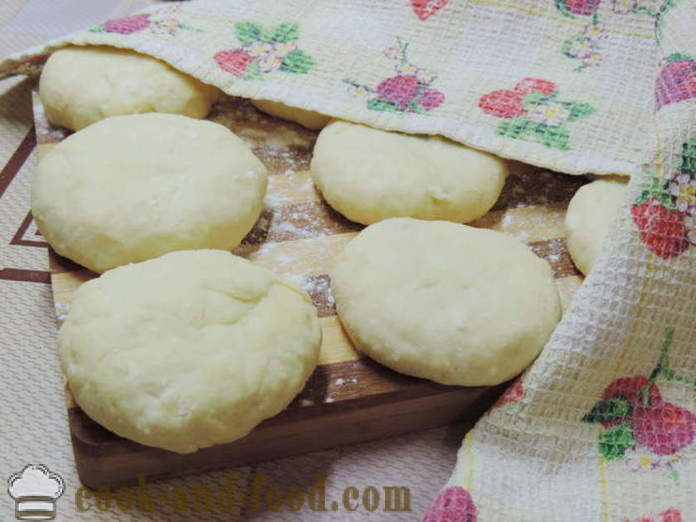 Beignets de levure Lush avec remplissage de lait caillé - comment faire des beignets à la maison, photos étape par étape recette