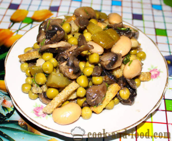 Délicieuse salade de haricots aux champignons et croûtons - comment faire cuire la salade de haricots, une étape par étape des photos de recettes