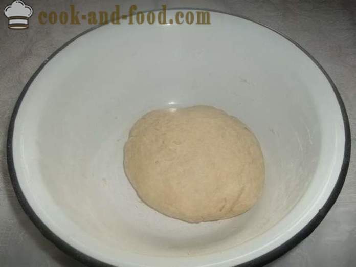 Gâteaux de levure avec du chou - comment faire cuire les tartes aux choux dans le four, avec une étape par étape des photos de recettes