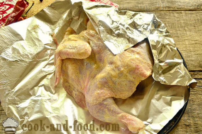 Poulet entier cuit au four dans du papier dans le four - comment faire cuire un poulet au four dans du papier, avec une étape par étape des photos de recettes