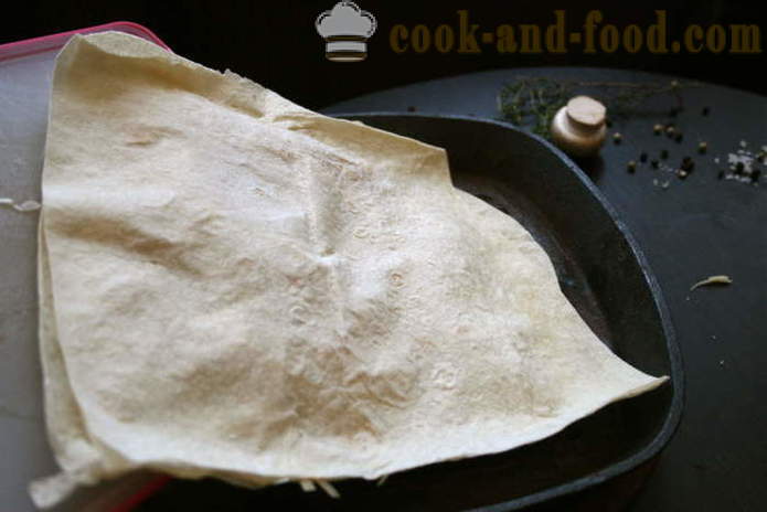 Enveloppes bourrées avec du pain pita sur la grille pour un pique-nique - comment faire cuire un délicieux pain pita avec la maison, étape par étape les photos de recettes