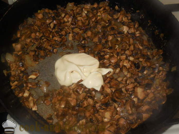 Champignons cuits à la sauce à la crème dans une casserole - comment faire cuire les champignons à la crème sure, une étape par étape des photos de recettes