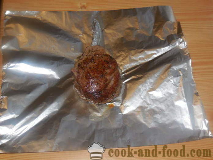 Longe de veau cuit au four sur l'os - comment faire cuire loin juteux sur l'os au four, avec une étape par étape des photos de recettes