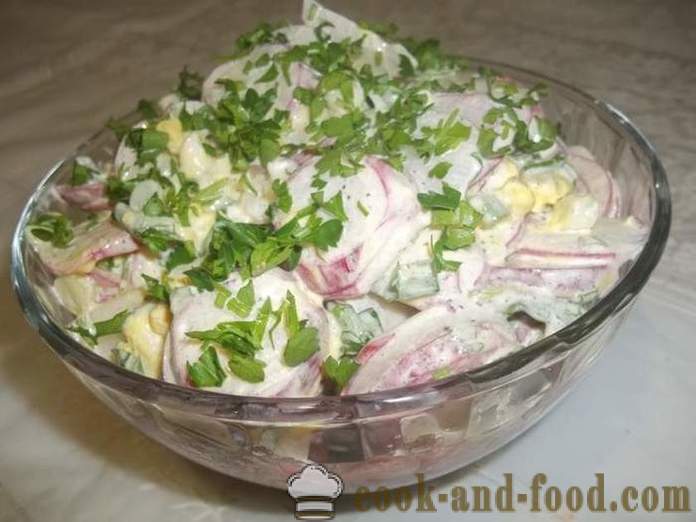 Délicieuse salade de radis avec de l'oignon vert oeuf et - comment préparer une salade de radis, une étape par étape des photos de recette