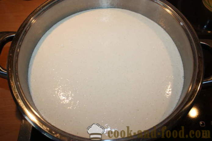Gâteau de Pâques aux amandes et raisins secs, le lait - comment faire cuire un gâteau dans le four, avec une étape par étape des photos de recettes