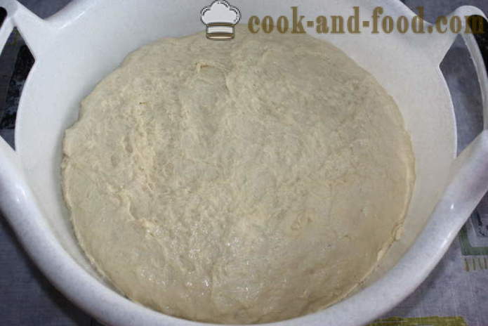 Gâteau de Pâques aux amandes et raisins secs, le lait - comment faire cuire un gâteau dans le four, avec une étape par étape des photos de recettes