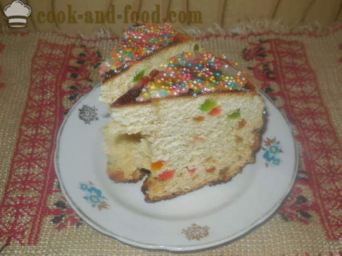 Simple gâteau multivarka Pâques à la crème et le lait fondu - comment faire cuire un gâteau dans multivarka, étape par recette simple gâteau étape et photo
