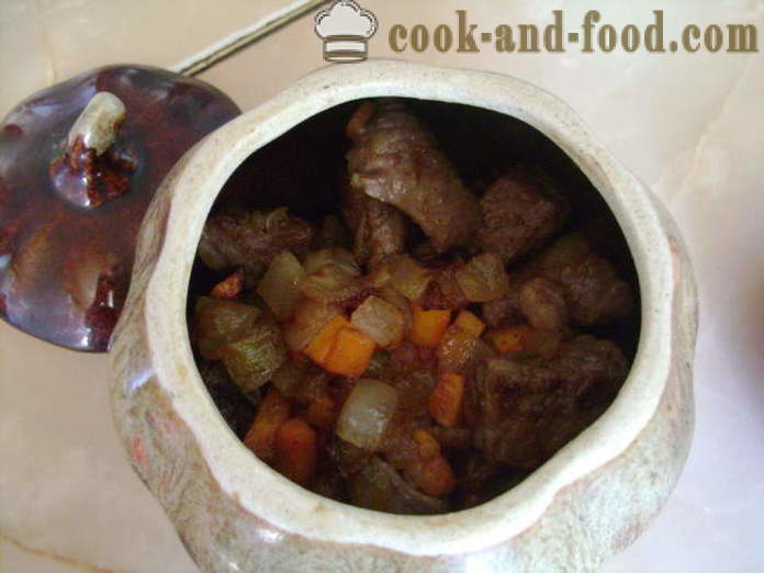 Rôti avec de la viande et des pommes de terre au four - comment faire cuire les pommes de terre dans le pot avec la viande, étape par étape des photos de recettes