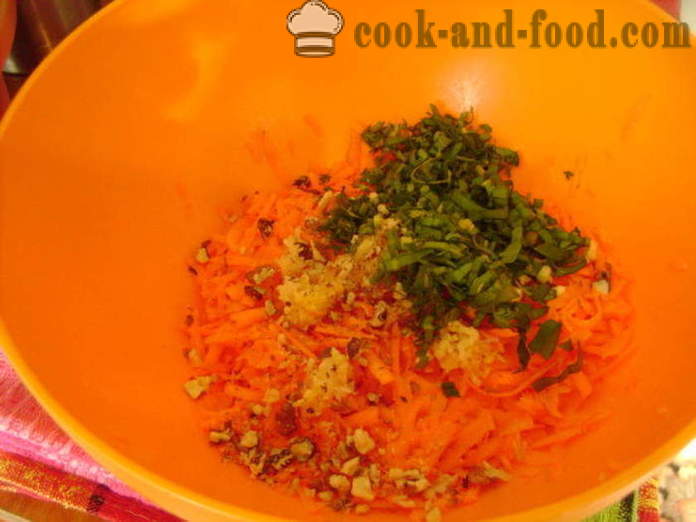 Mayonnaise délicieuse salade à l'ail sauvage, les carottes, l'ail et les noix - comment faire cuire salade de carottes à l'ail sauvage, avec une étape par étape des photos de recettes