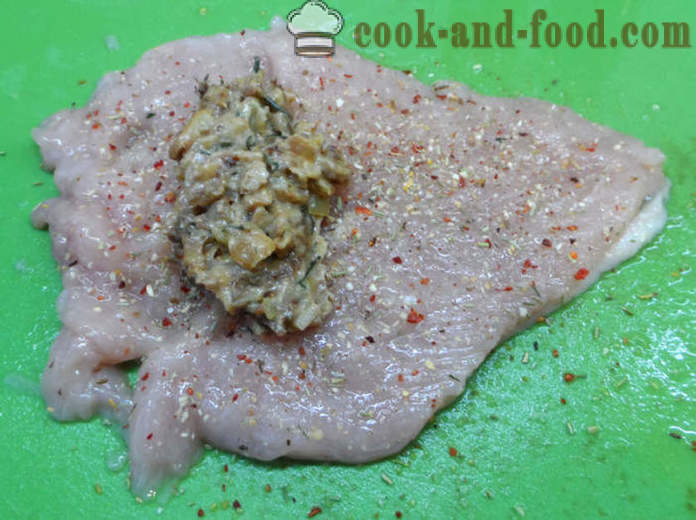 Escalopes de poulet avec une délicieuse garniture et croustillant - comment faire des gâteaux avec une croûte et le remplissage, avec une étape par étape des photos de recettes