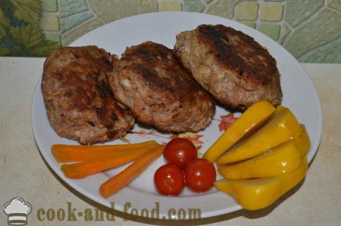 Escalopes de poulet émincé avec la farine d'avoine - comment faire cuire les escalopes de poulet avec des flocons d'avoine, une étape par étape des photos de recettes