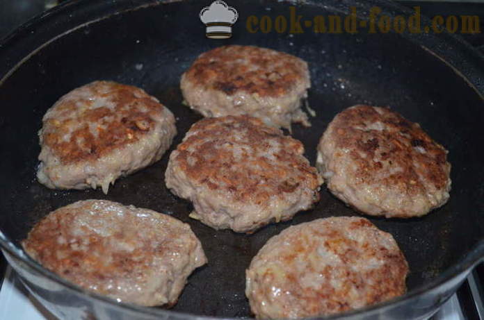 Escalopes de poulet émincé avec la farine d'avoine - comment faire cuire les escalopes de poulet avec des flocons d'avoine, une étape par étape des photos de recettes