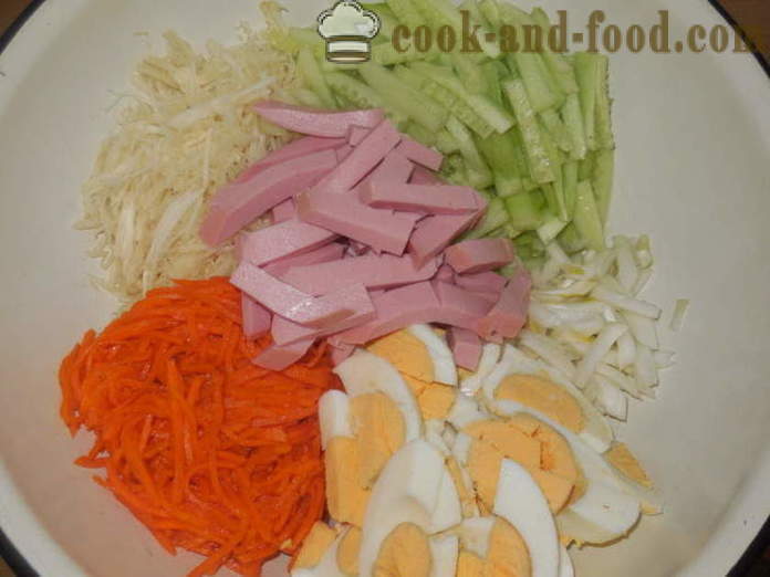 Salade délicieuse carotte coréenne et concombre - comment faire une salade de printemps beau et délicieux, avec une étape par étape des photos de recettes