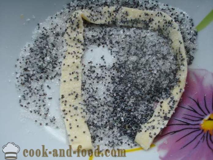 Spirale feuilletée sucrée avec des graines de pavot et de sucre - comment faire cuire la pâte feuilletée de biscuits, avec une étape par étape des photos de recettes