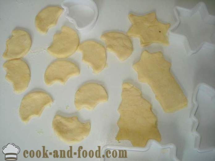 Biscuits rapides et savoureux de la pâte feuilletée azyme avec le sucre et les arachides - comment faire des biscuits de pâte feuilletée au four, avec une étape par étape des photos de recettes