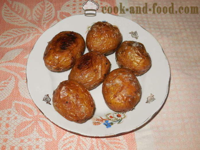 Pommes de terre cuites dans leurs vestes dans le four - que de délicieuses pommes de terre cuites dans leur peau dans le four, avec une étape par étape des photos de recettes
