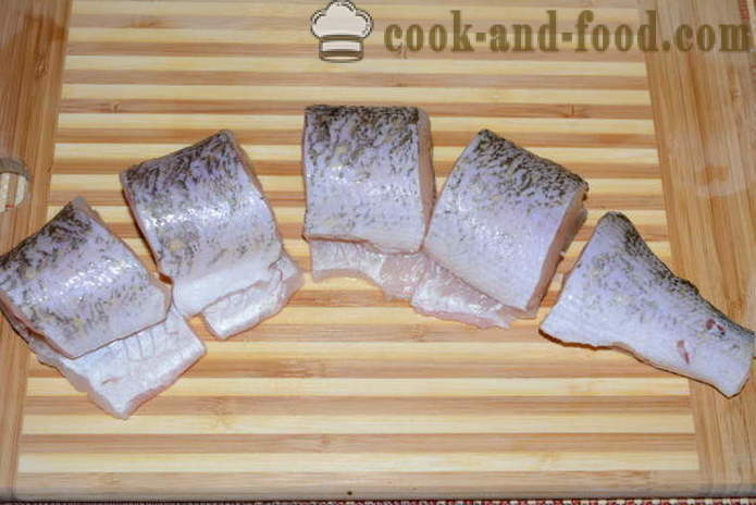 Brochet frit avec des oignons dans une farine - comme délicieux alevins de brochet dans une poêle à frire à la maison, photos étape par étape recette