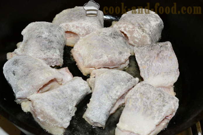 Brochet frit avec des oignons dans une farine - comme délicieux alevins de brochet dans une poêle à frire à la maison, photos étape par étape recette