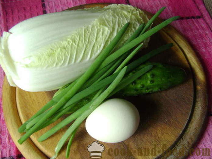 Salade de chou chinois, concombre, oeuf et oignons verts - comment faire cuire une délicieuse salade de chou chinois, une étape par étape des photos de recettes