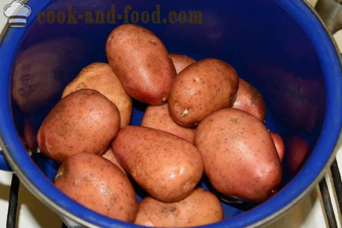 Pommes de terre dans leur peau pour une salade - comment faire cuire les pommes de terre dans leur peau dans une casserole, avec une étape par étape des photos de recettes