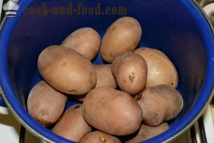 Pommes de terre dans leur peau pour une salade - comment faire cuire les pommes de terre dans leur peau dans une casserole, avec une étape par étape des photos de recettes
