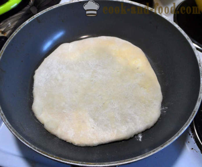 Khachapuri dans le fromage Imereti - comment faire des tortillas avec du fromage dans une poêle à frire, une étape par étape des photos de recettes