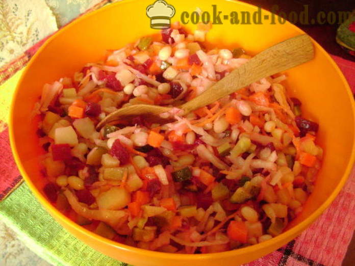 Salade inhabituelle avec le hareng - comment faire une vinaigrette avec le hareng, le chou et les haricots, avec une étape par étape des photos de recettes