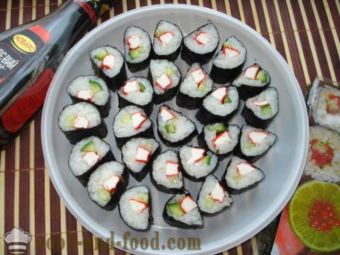 Sushi avec des bâtons de crabe et concombre - comment faire des sushis avec des bâtons de crabe à la maison, photos étape par étape recette