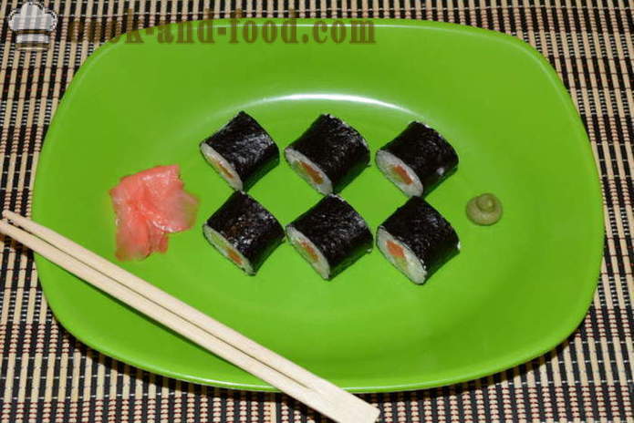 Sushi rolls avec du poisson rouge, le fromage et le concombre - comment faire des rouleaux à la maison, photos étape par étape recette
