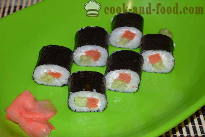 Sushi rolls avec du poisson rouge, le fromage et le concombre - comment faire des rouleaux à la maison, photos étape par étape recette
