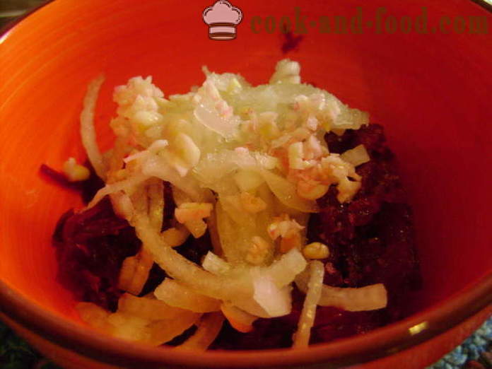 Salade de betterave sans mayonnaise, l'ail et les oignons - comment préparer une salade de betteraves, une étape par étape des photos de recette