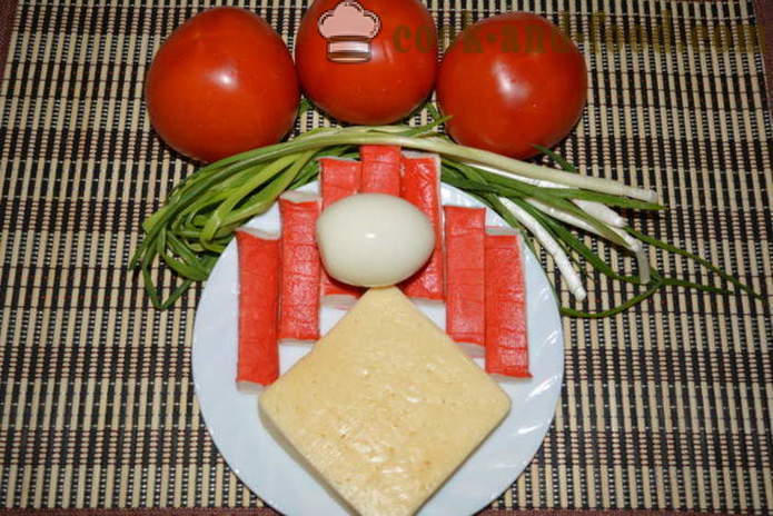 Salade de bâtonnets de crabe, les tomates, le fromage et les œufs - comment faire cuire une délicieuse salade de bâtonnets de crabe, étape par étape des photos de recettes
