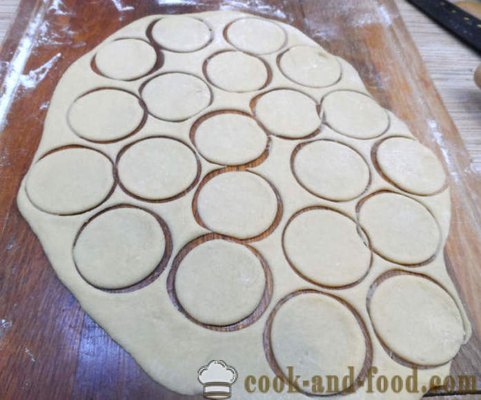 Petits pains complets à saveur de sucre sous forme de roses - comment faire cuire un petit pain avec du sucre à la maison, étape par étape les photos de recettes