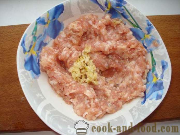 Garniture de viande savoureuse pour les tartes, chebureks, pâte feuilletée - comment faire un remplissage de la viande juteuse recette poshagovіy avec une photo
