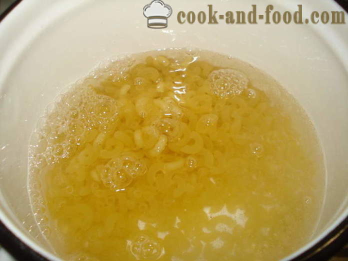 Comment faire cuire les pâtes dans la casserole afin qu'ils ne collent pas ensemble, étape par étape les photos de recettes