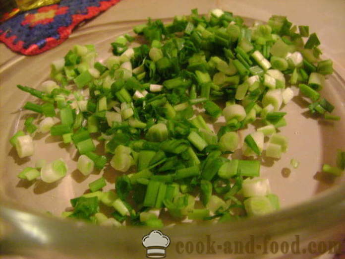 Salade: les concombres, les œufs, la ciboulette et la mayonnaise - comment faire une salade de concombre avec de la mayonnaise, une étape par étape des photos de recettes