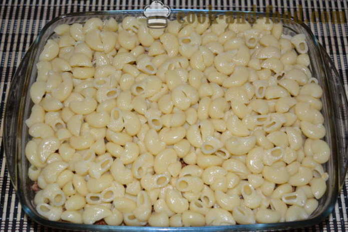 Casserole Macaroni avec de la viande hachée et la sauce béchamel - comment faire cuire les pâtes cocotte au four, avec une étape par étape des photos de recettes