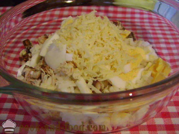 Salade de poisson avec du riz simple et oeuf - comment faire cuire salade de poisson avec du riz, une étape par étape des photos de recettes