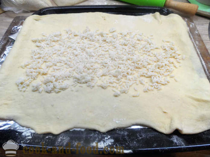 Gâteau de levure avec du poisson et du riz et du poisson frais - comment faire cuire une tarte avec du poisson au four, avec une étape par étape des photos de recettes