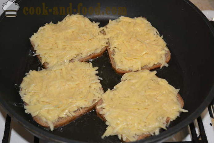 Sandwichs chauds avec des pommes de terre crues râpées - comment faire des sandwichs chauds dans la casserole, étape par étape des photos de recettes