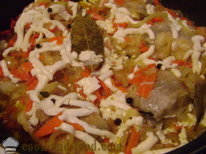 Une brotoly délicieuse recette mijoté avec des oignons et des légumes - cuisson brotola poisson avec mayonnaise, étape par étape des photos de recettes