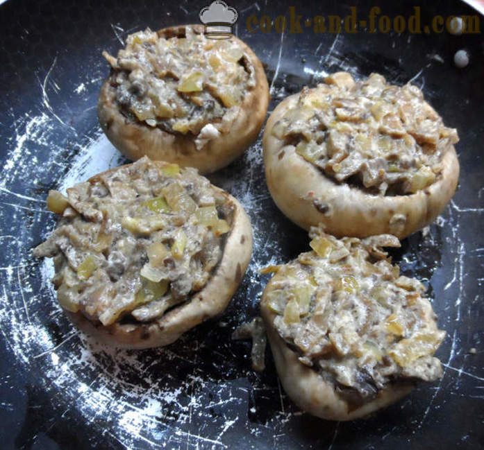 Champignons farcis cuits au four - comment préparer des champignons farcis au four, avec une étape par étape des photos de recettes