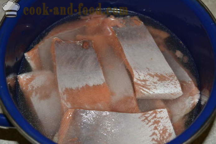 Le saumon rose salé comme le saumon atlantique - cornichon à la fois délicieux saumon rose à la maison, étape par étape les photos de recettes