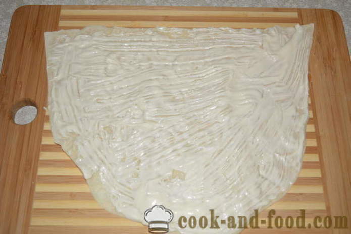 Un rouleau simple composé de pain pita avec du sprat, du fromage et des œufs - comment faire cuire un pain pita avec du sprat, étape par étape des photos de recettes