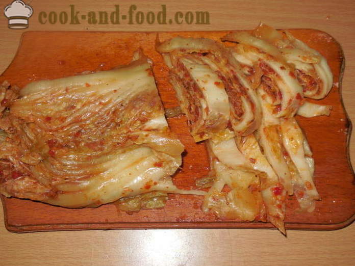 Porc avec kimchi en coréen - kimchi comme une frite avec de la viande, étape par étape des photos de recettes