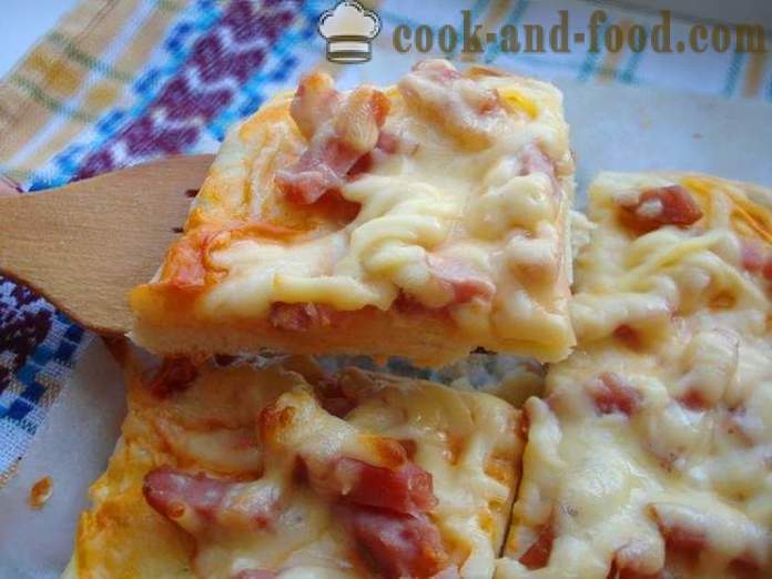 Pizza maison avec des saucisses et du fromage au four - comment faire une pizza à la maison, étape par étape les photos de recettes