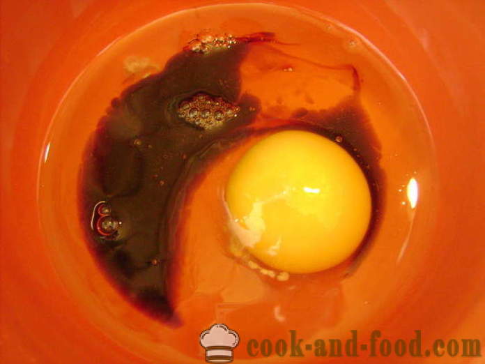 Poitrine de poulet avec le manteau de l'omelette dans une casserole - comment faire cuire les poitrines de poulet sous un manteau de fourrure pour le dîner, avec une étape par étape des photos de recettes