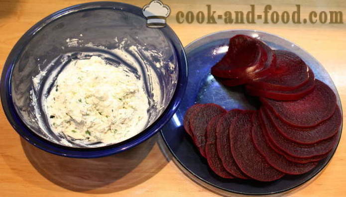 Salade de betteraves en couches avec du fromage de chèvre et de l'ail - comment faire une salade de couches de betteraves, une étape par étape des photos de recettes