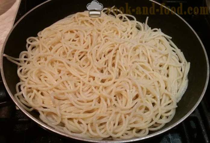 Comment faire cuire les spaghettis dans la poêle - une étape par étape des photos de recettes